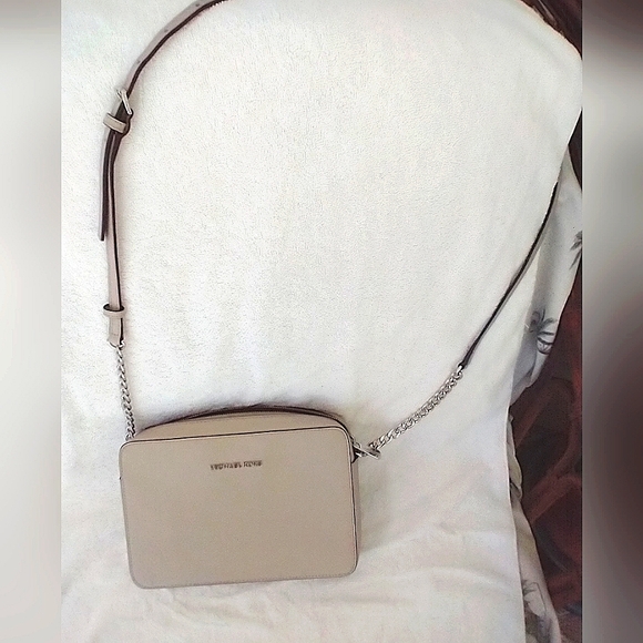 Michael Kors leather Jet Set East West Crossbody Bag NWOT - Picture 9 of 13